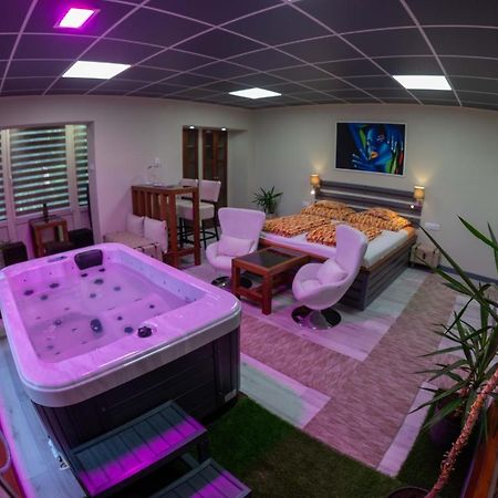 E 14 Aparthotel Berekfürdő Bagian luar foto