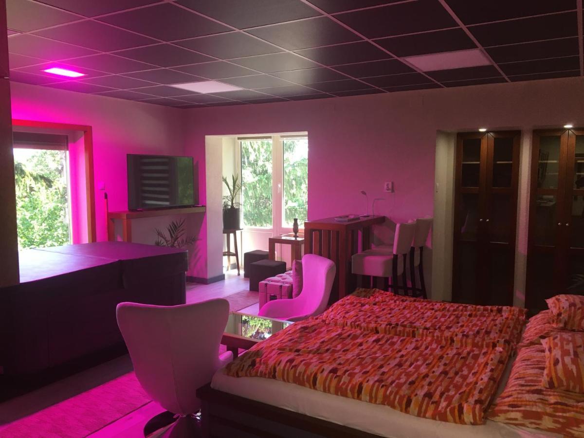 E 14 Aparthotel Berekfürdő Bagian luar foto