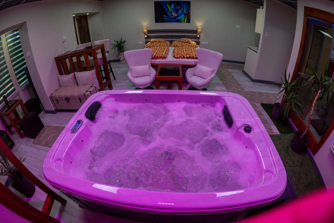 E 14 Aparthotel Berekfürdő Bagian luar foto