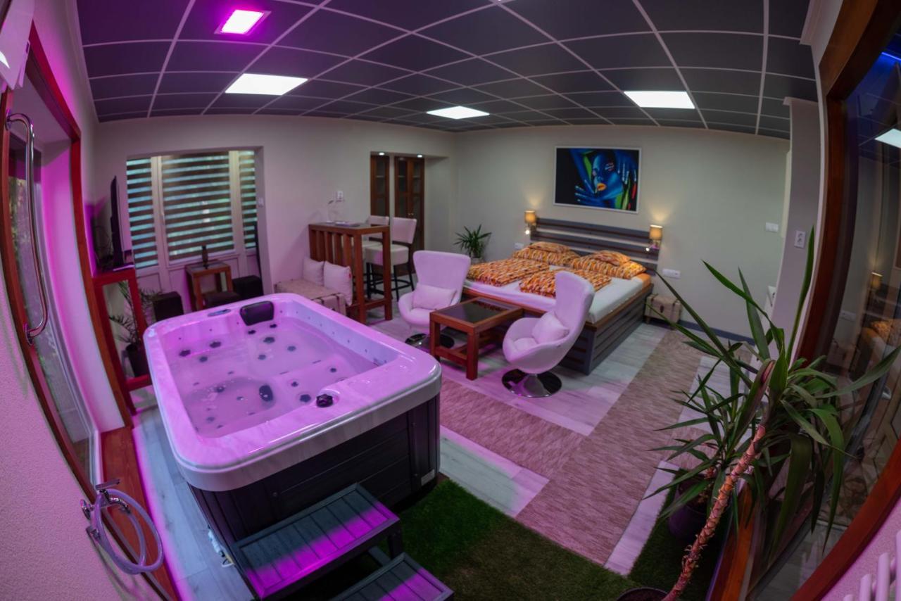 E 14 Aparthotel Berekfürdő Bagian luar foto