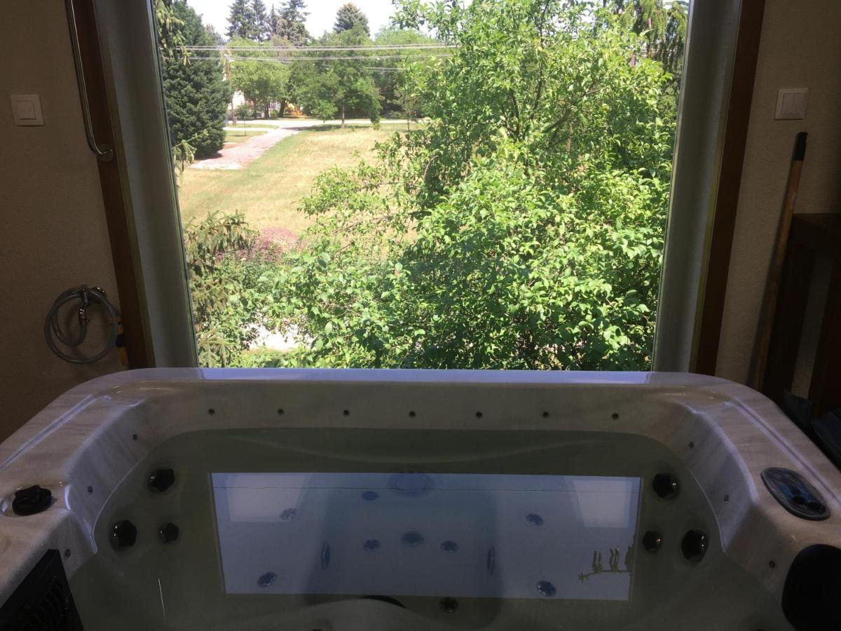 E 14 Aparthotel Berekfürdő Bagian luar foto