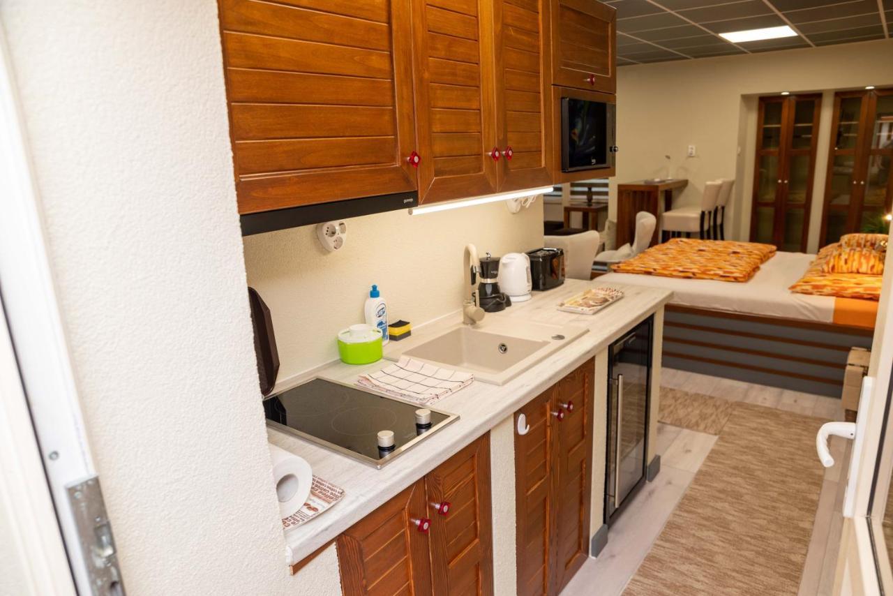 E 14 Aparthotel Berekfürdő Bagian luar foto