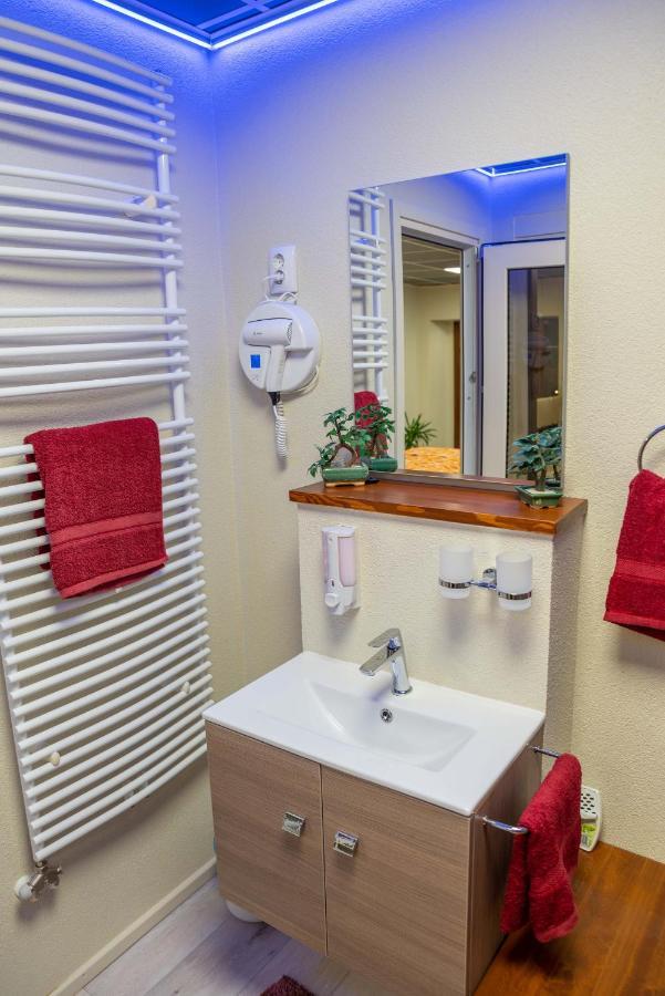 E 14 Aparthotel Berekfürdő Bagian luar foto