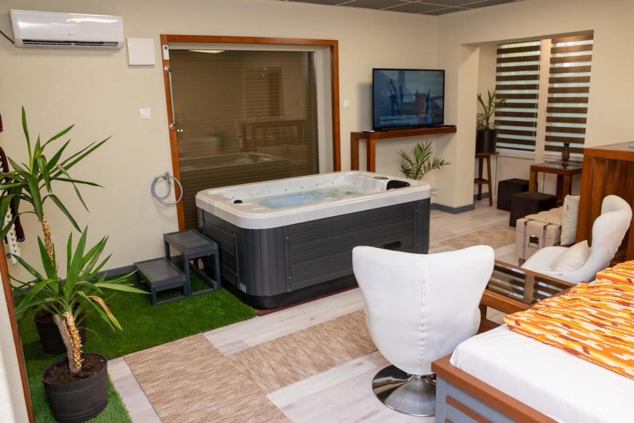 E 14 Aparthotel Berekfürdő Bagian luar foto