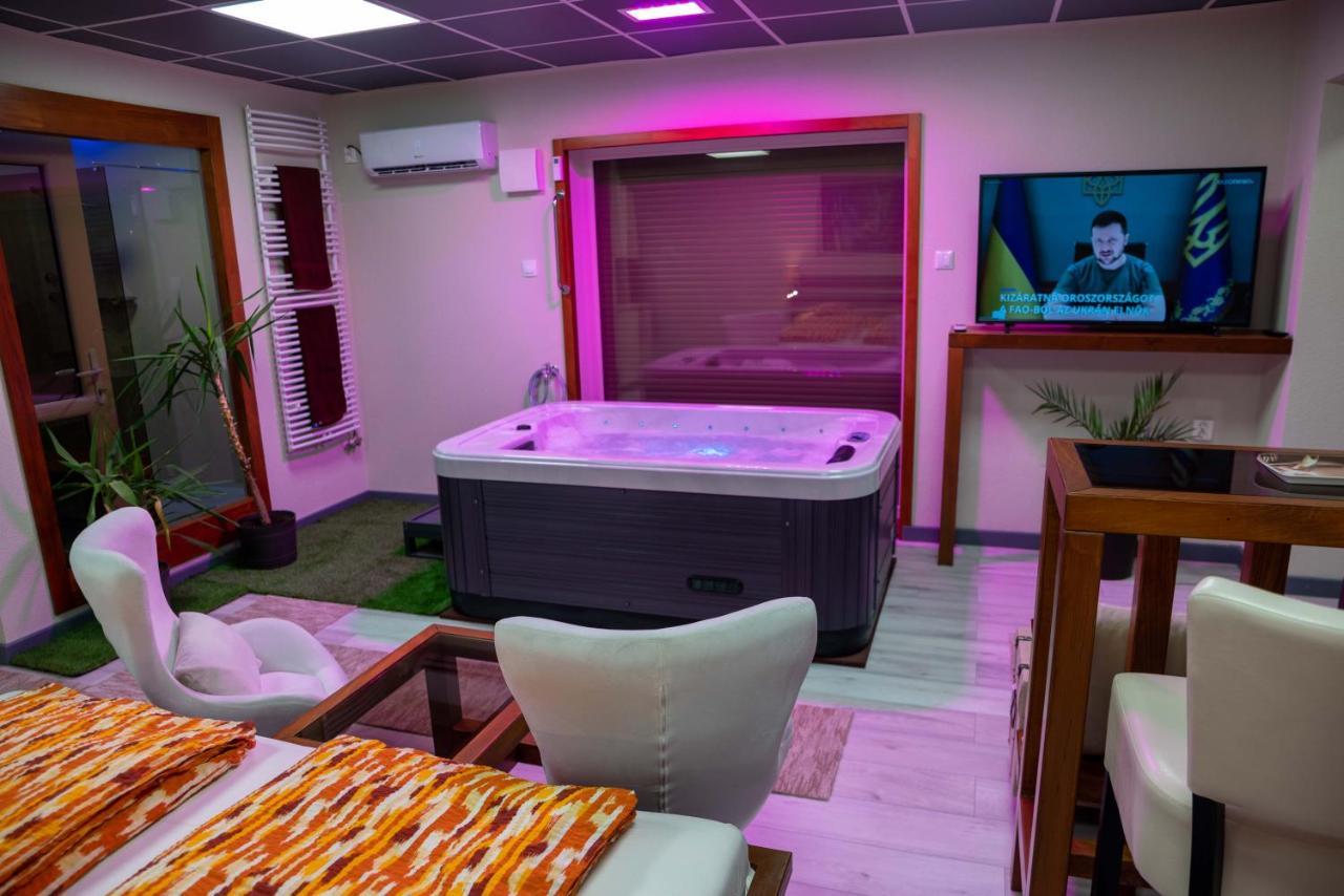 E 14 Aparthotel Berekfürdő Bagian luar foto