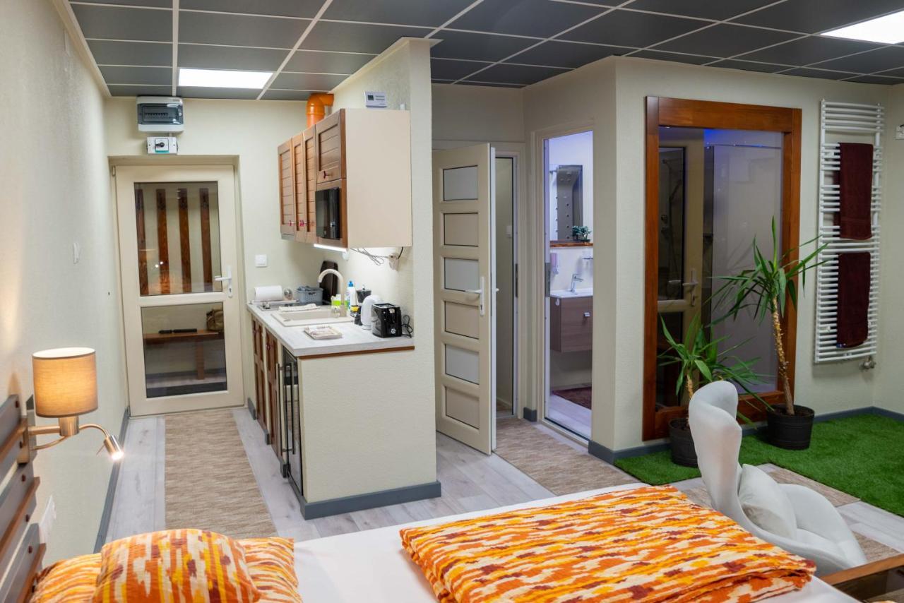E 14 Aparthotel Berekfürdő Bagian luar foto